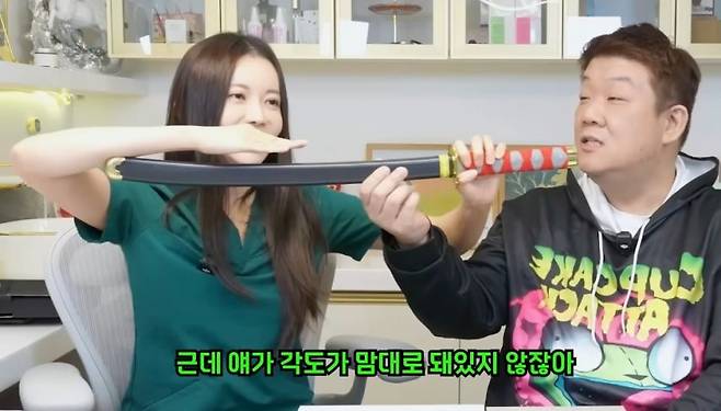 여자는휜게좋아요직진형이좋아요17.jpg 여자는 휜게 좋아요? 직진형이 좋아요?.jpg 휘어있는 고추가 좋아요 ? 직선인 고추가 좋아요 ?