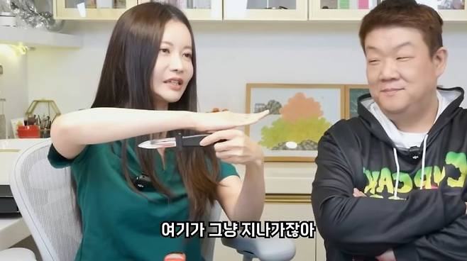 여자는휜게좋아요직진형이좋아요23.jpg 여자는 휜게 좋아요? 직진형이 좋아요?.jpg 휘어있는 고추가 좋아요 ? 직선인 고추가 좋아요 ?