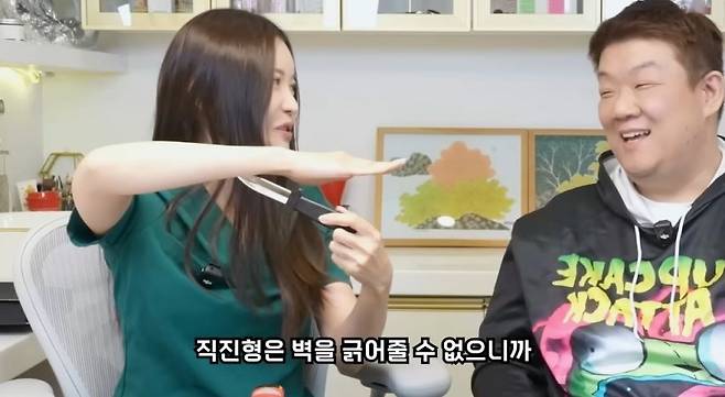 여자는휜게좋아요직진형이좋아요24.jpg 여자는 휜게 좋아요? 직진형이 좋아요?.jpg 휘어있는 고추가 좋아요 ? 직선인 고추가 좋아요 ?