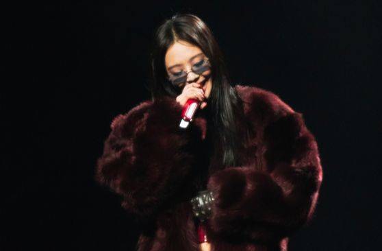 코첼라 무대에 올라 노래하는 제니. 사진 OA엔터테인먼트