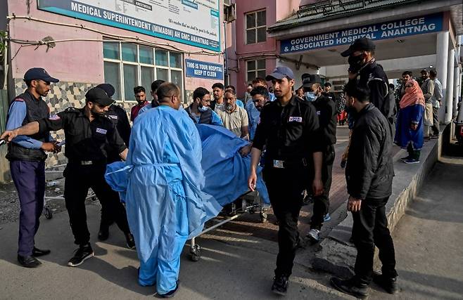 ▲ 인도 카슈미르 관광지에서 무장 괴한들이 관광객들을 향해 총기를 난사하면서 최소 26명이 숨졌다&nbsp;[연합뉴스]