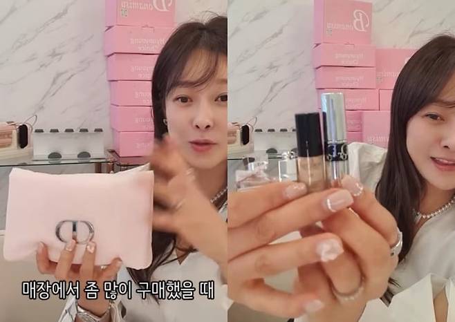 방송인 현영이 명품 브랜드의 사은품을 판매하고 있는 모습 /사진=인스타그램 캡처