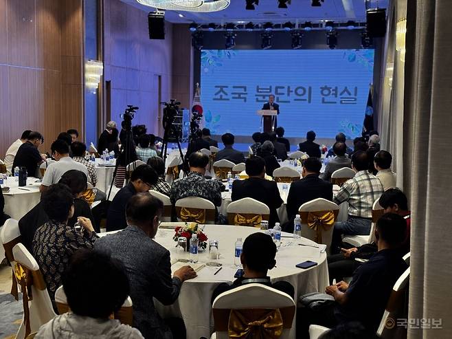 장석진 뉴욕성결교회 원로목사가 23일 베트남 하노이에서 열린 세기총 제54차 한반도 자유·평화통일 기도회에서 설교하고 있다.