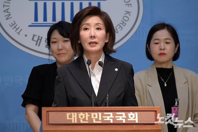 국민의힘 나경원 대선 경선 후보가 18일 오전 서울 여의도 국회 소통관에서 교육공약 발표 기자회견을 하고 있다. 윤창원 기자