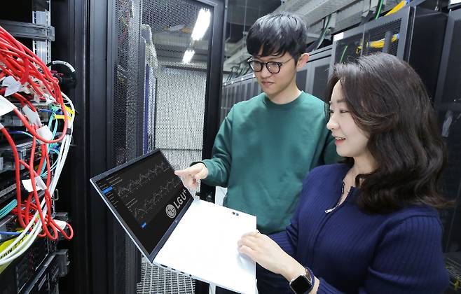 LG유플러스는 통신장비 제조업체인 에릭슨과 인공지능(AI) 기술을 활용해 네트워크 장애를 예측하는 기술을 시연했다. LG유플러스 제공