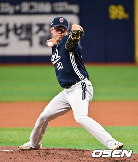 [OSEN=고척, 박준형 기자] 23일 오후 서울 고척스카이돔에서 ‘2025 신한 SOL BANK KBO리그’ 키움 히어로즈와 두산 베어스의 경기가 진행됐다.이날 키움은 김윤하를, 두산은 김유성을 선발투수로 내세웠다.2회말 두산 선발투수 김유성이 역투하고 있다.  2025.04.23 / soul1014@osen.co.kr