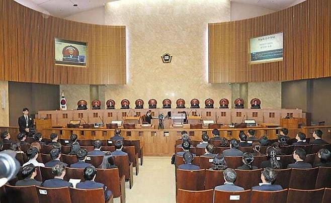 지난 2024년 5월 대법원이 조희대 대법원장 취임 후 첫 전원합의체 판결을 선고하는 모습. 조 대법원장은 22일 더불어민주당 이재명 전 대표의 선거법 위반 사건 상고심을 전원합의체에 회부했다. 연합뉴스