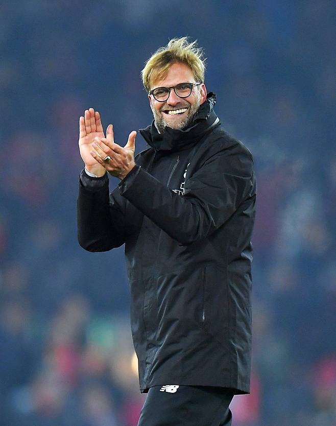 위르겐 클롭 전 리버풀 감독이 2026년 6월까진 감독직을 맡지 않을 것으로 보인다. 영국 매체 ‘텔레그래프’는 23일(한국시간) “클롭 전 감독이 레알 마드리드 사령탑 부임설이 제기됐지만, 현재 레드불 그룹의 글로벌 풋볼 총괄직에 전념할 것으로 보인다”고 내다봤다. AP뉴시스