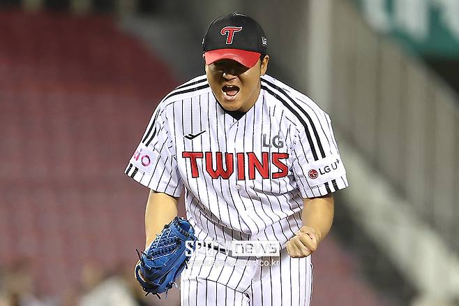 ▲ LG 5선발 송승기가 6이닝 7탈삼진 무실점으로 두 번째 승리를 챙겼다. 6회 마지막 아웃카운트를 삼진으로 장식하고 포효하는 송승기. ⓒ곽혜미 기자