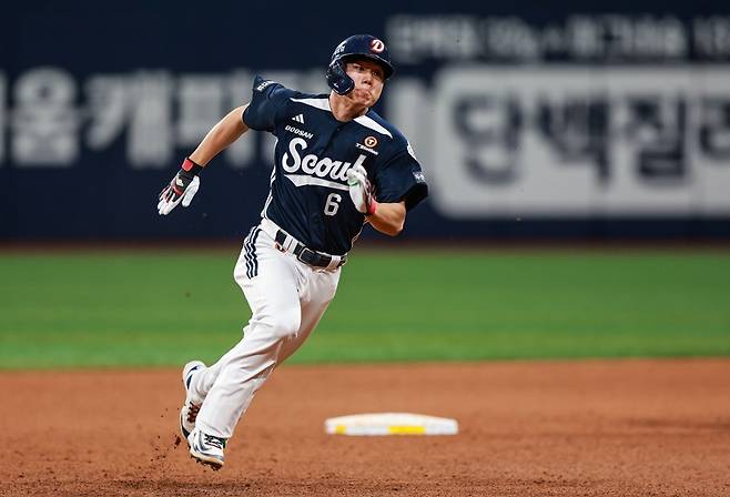 ▲ 오명진이 전속력으로 달리고 있다 ⓒ 두산 베어스