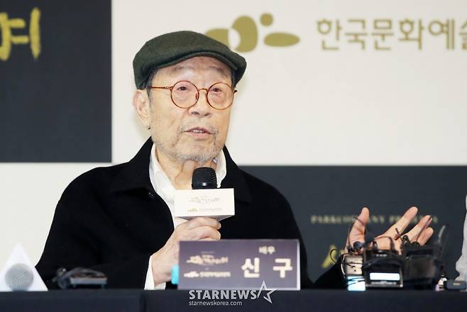 배우 신구가 23일 서울 종로구 예술가의 집에서 진행된 연극 '고도를 기다리며' 기자간담회에 참석해 질의응답을 하고 있다.  연극 '고도를 기다리며'는 배우 신구, 박근형의 마지막 동반 무대를 맞이하며 청년 예술가 지원에 힘쓰는 아르코와의 협업을 통해 특별 기부 공연으로 진행된다. 이번 공연은 오는 5월 13일 오후 7시, 국립극장 달오름극장에서 단 하루 진행된다. /2025.04.23 /사진=김휘선 hwijpg@