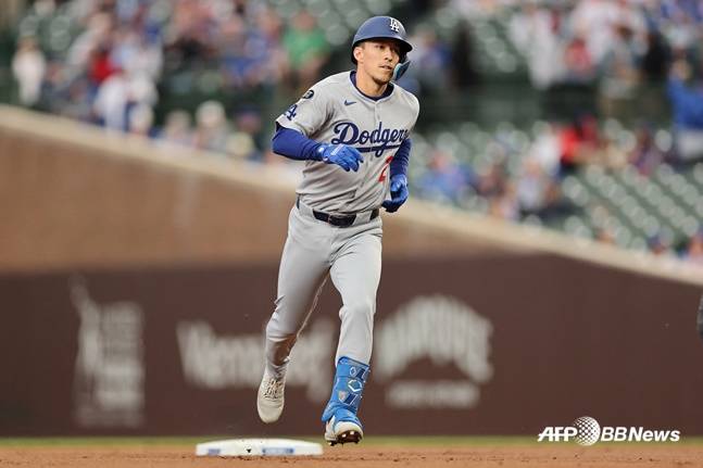 토미 에드먼이 23일(한국시간) 시카고 컵스전에서 1회 3점 홈런을 터트리고 있다. /AFPBBNews=뉴스1