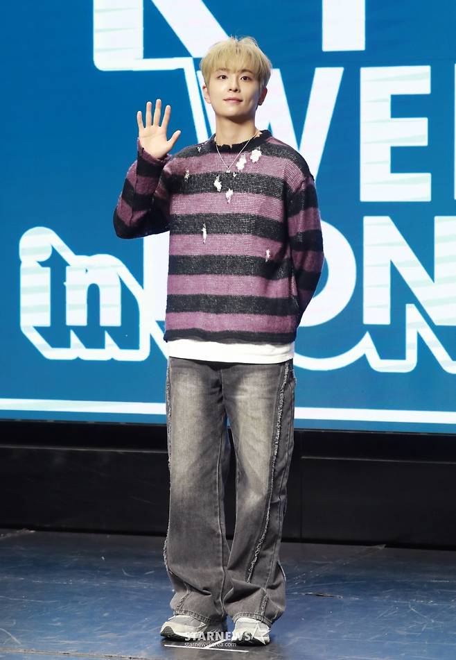 가수 김시훈이 23일 오후 서울 마포구 H-STAGE에서 진행된  'K팝 위크 인 홍대' 개최 기자간담회에 참석해 포즈를 취하고 있다.  ‘더 가까이, 더 진심으로’라는 슬로건 아래 대형 공연장 위주의 K팝 시장에 소극장 기반 라이브 공연 문화를 확산시키겠다는 취지로 마련된 'K팝 위크 인 홍대'는 엠블랙 양승호, CLC 예은, 틴탑 천지, 루네이트, 남태현 등 다양한 아티스트들이 5월 3일, 10일 11일에 홍대 일대 여러 소극장에서 공연을 선보인다. /2025.04.23 /사진=이동훈 photoguy@