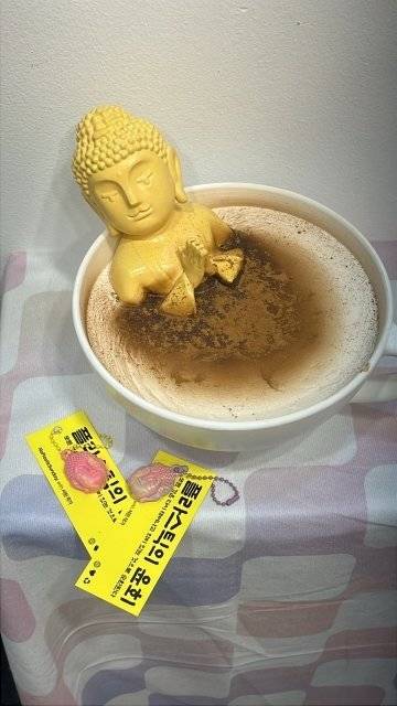 불교박람회에서&nbsp;판매한 키링. ‘neon’ X(옛 트위터) 계정 캡처