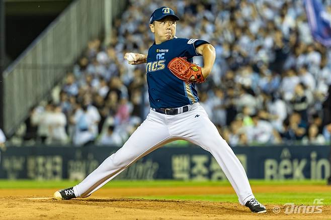 NC 투수 배재환은 22일 잠실구장에 열린 '2025 신한 SOL Bank KBO 리그' LG와 정규시즌 3차전에서 구원 등판했다. 1이닝 무실점으로 7년 만에 생애 두 번째 세이브를 챙겼다. NC 다이노스