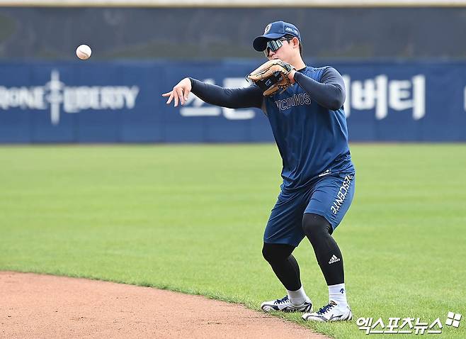 NC 내야수 서호철은 22일 잠실구장에서 열린 '2025 신한 SOL Bank KBO 리그' LG와 정규시즌 세 번째 맞대결에서 7번타자 1루수로 선발 출전했다. 2회초 홈런포와 4회초 적시타로 3타점을 기록. 공격에 활력을 불어넣었다. 엑스포츠뉴스 DB