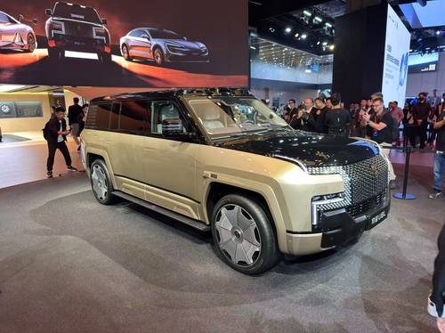23일 상하이모터쇼에서 공개된 BYD 고급 SUV 모델 양왕 U8L [촬영 정성조]