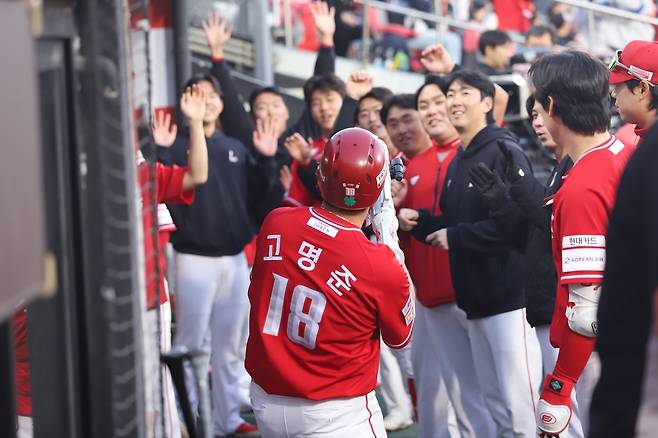 고명준의 홈런 세리머니 [SSG 랜더스 제공. 재판매 및 DB 금지]