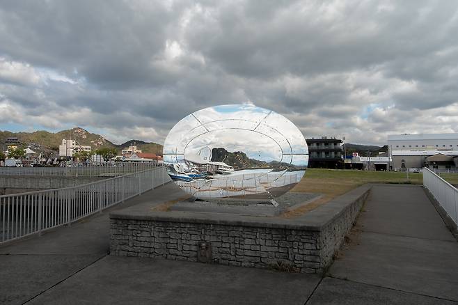 부지현의 '더 홈'은 세토우치 우노항에 영구 설치된다.&nbsp;