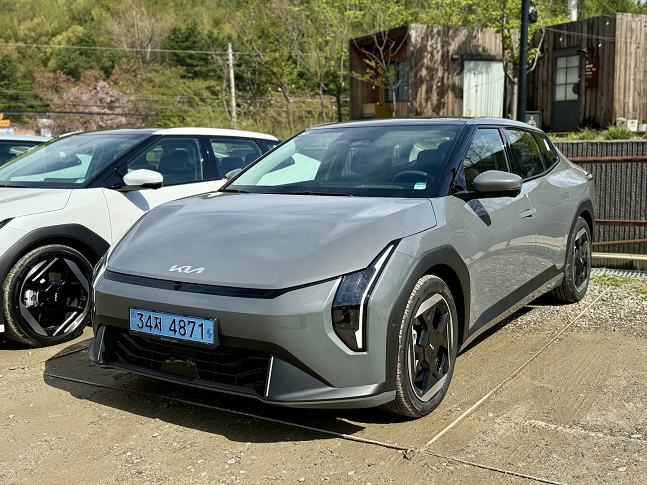 기아 EV4./사진=백유진 기자 byj@