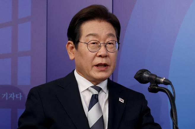 더불어민주당 제21대 대통령선거 경선에 나선 이재명 예비후보가 23일 서울 여의도 오마이TV 스튜디오에서 열린 오마이TV 초청 토론회에서 발언하고 있다.(사진=연합뉴스)