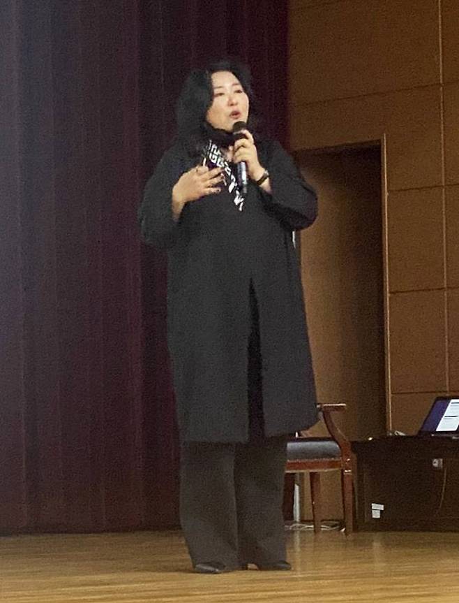 신유리 동국대 경찰사법대 연구교수가 24일 해양경찰청 대강당에서 열린 정책토론회에서 발표하고 있다. (사진 = 국제해양경찰학회 제공)