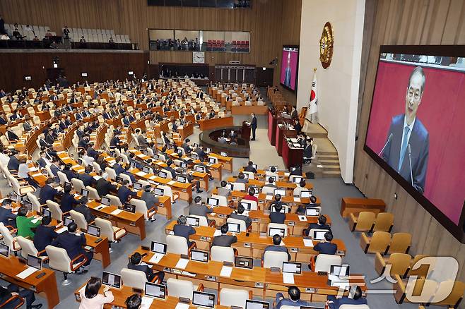 한덕수 대통령 권한대행 국무총리가 24일 오전 서울 여의도 국회 본회의장에서 열린 제424회 국회(임시회) 제6차 본회의에서 2025년도 제1회 추가경정예산안에 대한 정부의 시정연설을 하고 있다.(공동취재)2025.4.24/뉴스1 ⓒ News1 이재명 기자