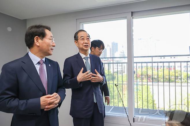 한덕수 대통령 권한대행 국무총리가 24일 인천시 미추홀구 천원주택을 방문해 발언하고 있다. (총리실 제공. 재판매 및 DB 금지) 2025.4.24/뉴스1