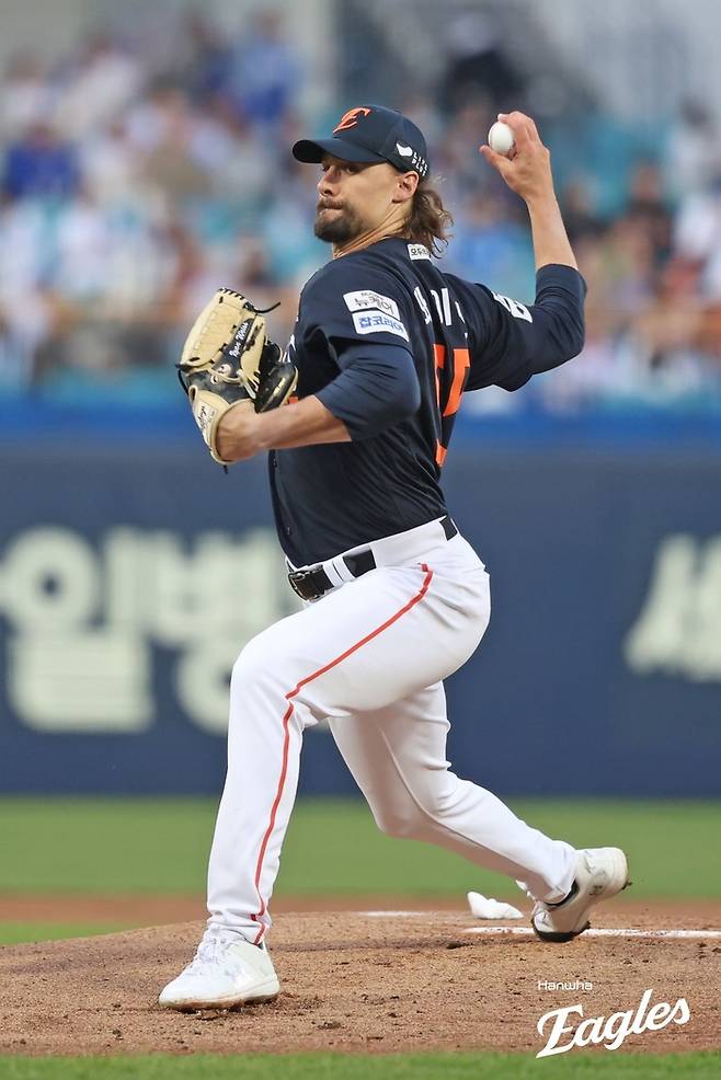 한화 와이스가 4일 대구삼성라이온즈파크에서 열린 2025 KBO리그 삼성전에 선발 등판해 힘차게 공을 던지고 있다. 사진 | 한화 이글스