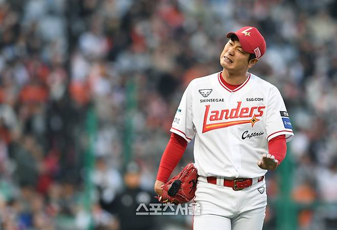 SSG 선발투수 김광현의 최근 흐름이 부진하다. 문학 | 박진업 기자 upandup@sportsseoul.com