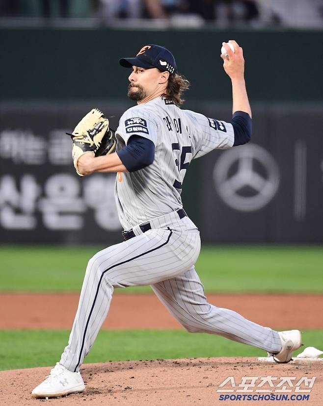 23일 부산 사직야구장에서 열린 롯데와 한화의 경기. 선발 투구하고 있는 한화 와이스. 부산=송정헌 기자songs@sportschosun.com/2025.04.23/