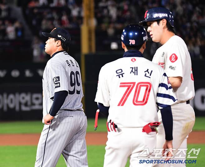 24일 부산 사직야구장에서 열린 롯데와 한화의 경기. 6회 나승엽에게 동점 2타점 적시타를 허용한 류현진. 부산=송정헌 기자songs@sportschosun.com/2025.04.24/