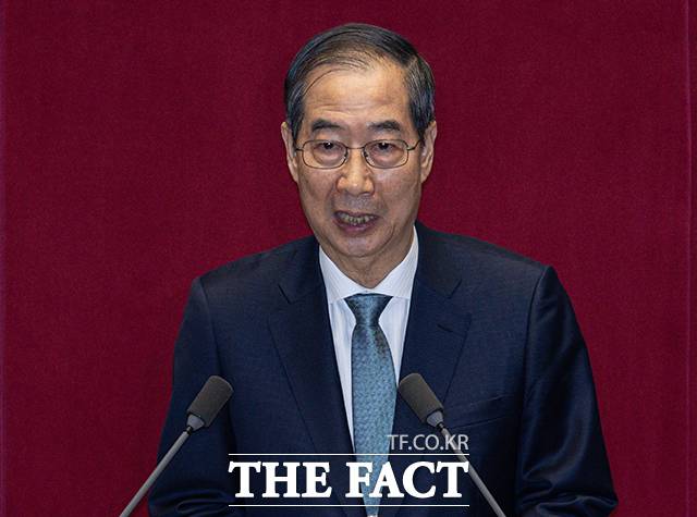 한덕수 대통령 권한대행 국무총리는 24일 국회 본회의에서 추가경정예산(추경)안 시정연설을 통해 "위기 대응에는 정책의 내용만큼이나 이를 추진하는 타이밍 또한 너무도 중요하다"며 국회의 협조를 촉구했다. /박헌우 기자