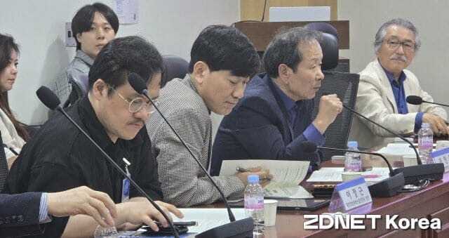 24일 열린 '글로벌 테크아트 허브 대전' 토론회에서 이인섭 (주)K드림파트너스 대표(오른쪽에서 두 번째)가 발언 중이다.