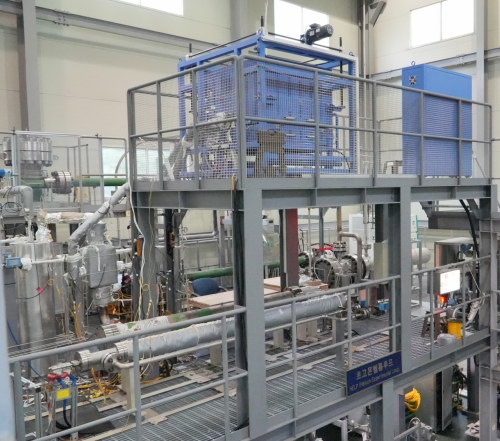 한국원자력연구원에 설치된 헬륨루프 고온 수전해 모듈 성능 시험 장치. 한국원자력연구원은 2024년 9월 포스코홀딩스와 함께 고온가스로를 모의해 헬륨가스의 열을 이용해 고온 수전해 시설에서 수소를 생산하는 시험에 성공했다.  한국원자력연구원