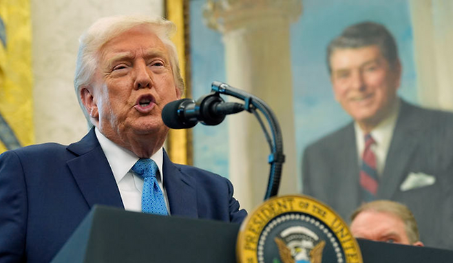 도널드 트럼프 미국 대통령이 지난 22일 워싱턴DC 백악관에서 기자회견을 진행하고 있다. ⓒAP/뉴시스