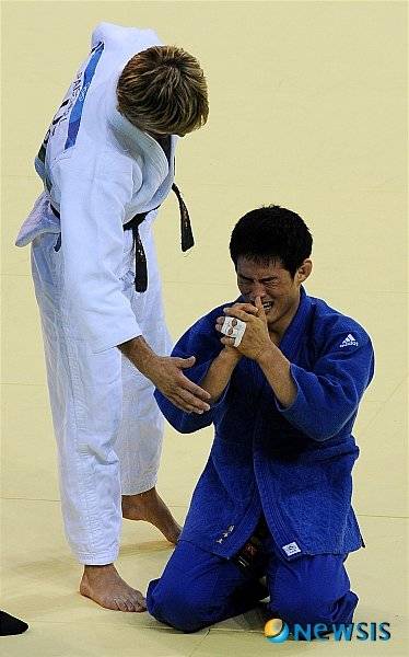 2008년 베이징올림픽 유도 결승에서 최민호선수가 우승하고 기뻐하는 모습. 뉴시스.
