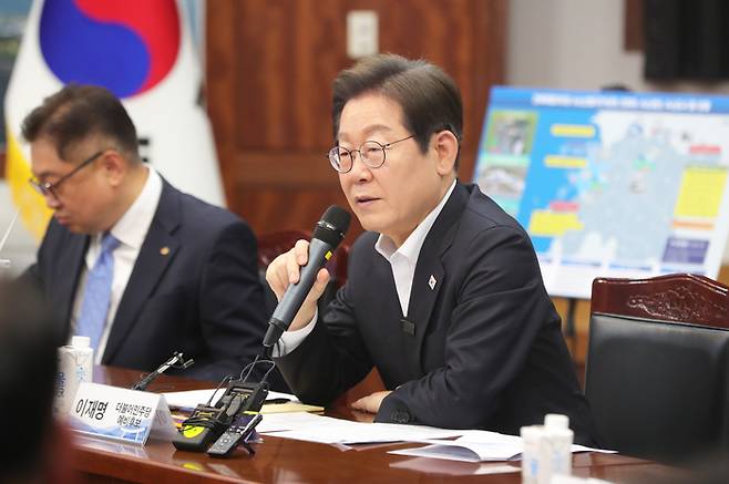 더불어민주당 이재명 대선 경선 후보가 24일 오전 전북 새만금33센터를 방문해 발언하고 있다. 연합뉴스