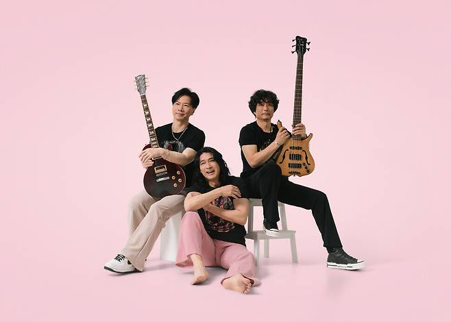 데뷔 30주년을 맞아 컴백하는 밴드 지니. 장호일(왼쪽부터), 신성우, 김영석. 만파엔터테인먼트 제공