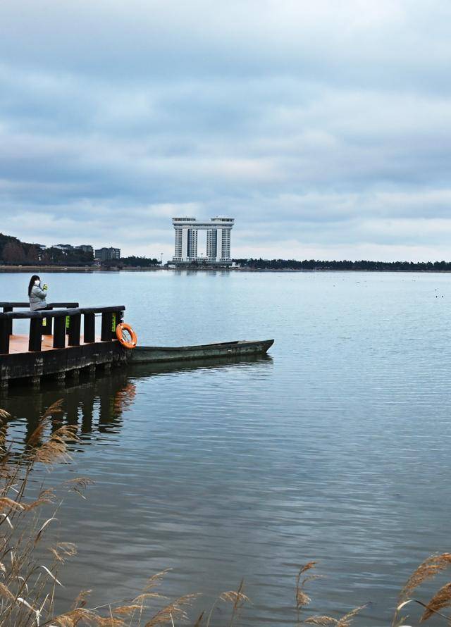 강원 동해안 대표 석호인 경포호. 한국일보 자료사진