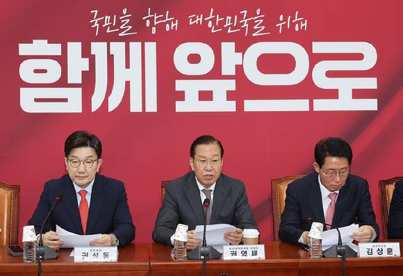 국민의힘 권영세 비상대책위원장이 24일 국회에서 열린 비상대책위원회의에서 발언하고 있다. 2025.4.24 [사진=연합뉴스]