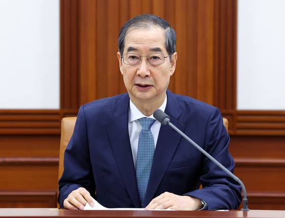 한덕수 대통령 권한대행이 24일 정부서울청사에서 열린 국정현안관계장관회의에서 발언하고 있다. 뉴시스