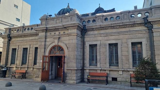 인천시 신포동에 있는 조선은행 건물. 강준완 기자