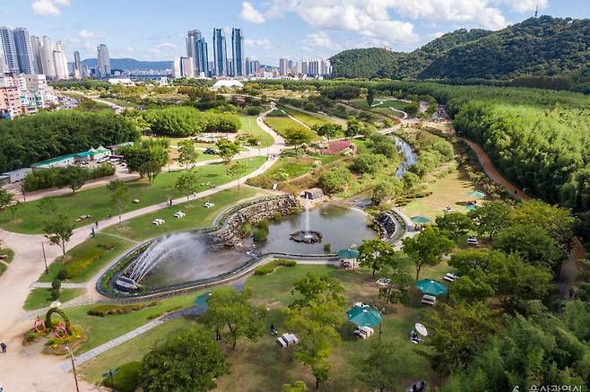 울산국제정원박람회 행사장으로 활용되는 태화강 국가정원 전경.