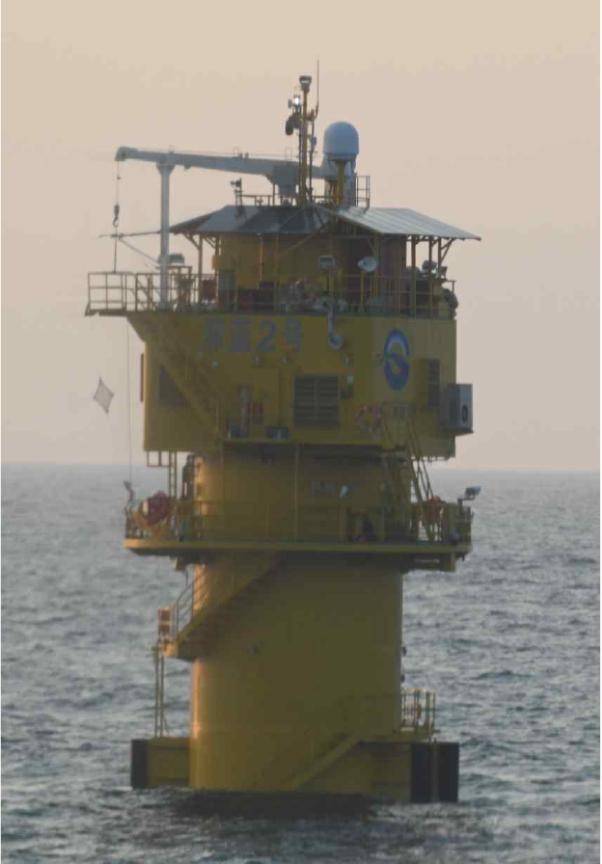 중국이 지난 2024년 서해 잠정조치수역(PMZ)에 심해 어업 양식 시설이라며 일방적으로 설치한 부유식 구조물인 선란 2호. [사진=엄태영 국민의힘 의원실, 연합뉴스]