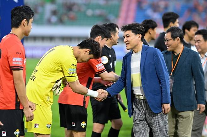 강원 김진태 구단주. 사진=한국프로축구연맹