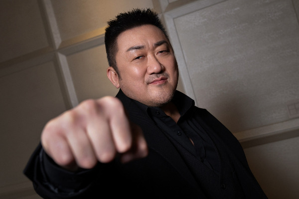 배우 마동석이 영화 '범죄도시' 새로운 시리즈를 내년에 촬영할 예정이라고 밝혔다. 사진은 영화 '거룩한 밤: 데몬 헌터스' 개봉을 앞둔 배우 마동석이 24일 진행된 라운드 인터뷰를 위해 포즈를 취하는 모습. /사진=스타뉴스(롯데엔터테인먼트 제공)