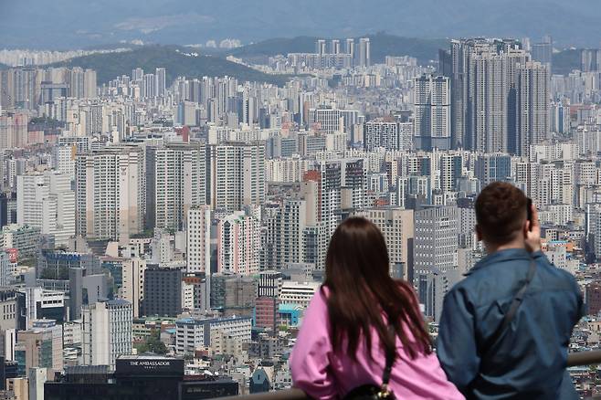 남산에서 바라본 서울 시내 아파트 단지. [연합]