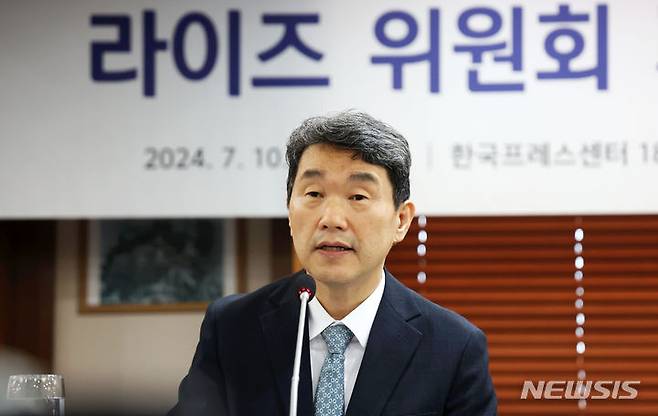 [서울=뉴시스] 이주호 사회부총리 겸 교육부 장관이 지난해 7월 10일 오전 서울 중구 프레스센터에서 열린 지역혁신중심 대학지원체계(RISE) 위원회 제1차 회의에서 인사말을 하는 모습. 2024.07.10. photo@newsis.com