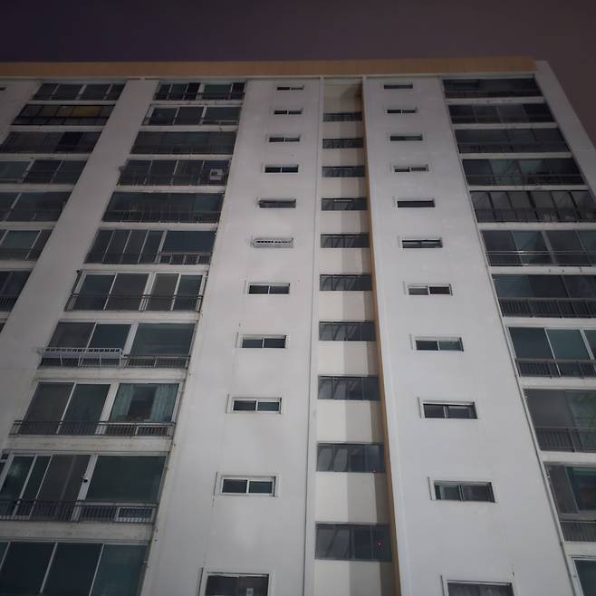 정전된 부산 삼익비치아파트 [시청자 제공]